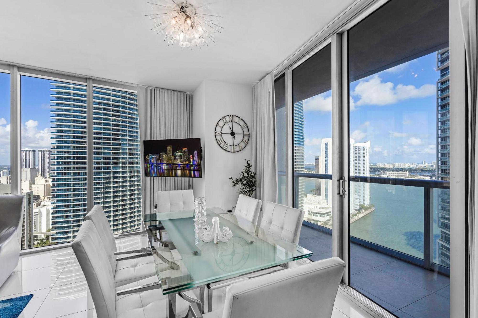 Luxurious Condo At Icon With Views Miami Buitenkant foto
