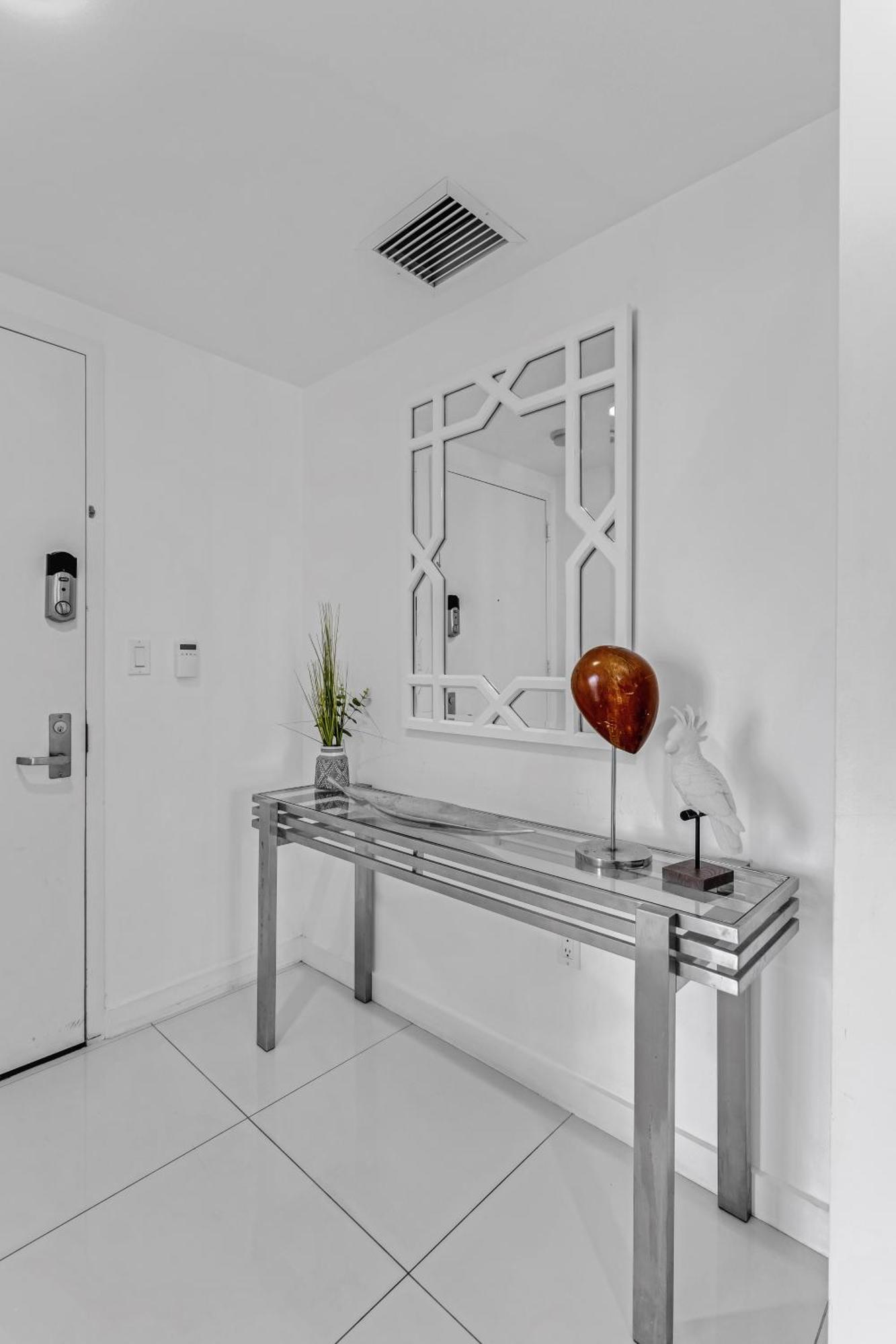 Luxurious Condo At Icon With Views Miami Buitenkant foto