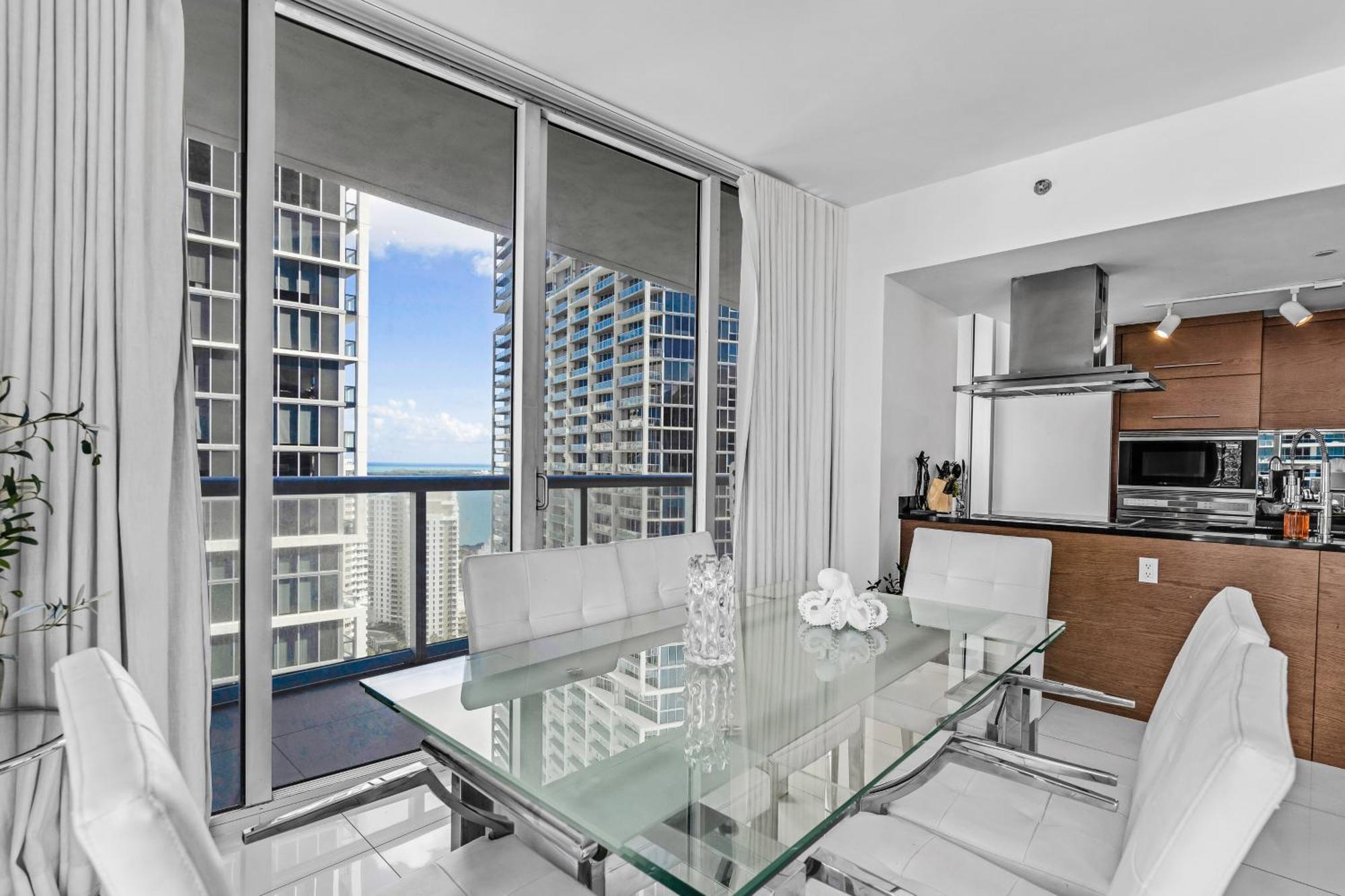 Luxurious Condo At Icon With Views Miami Buitenkant foto