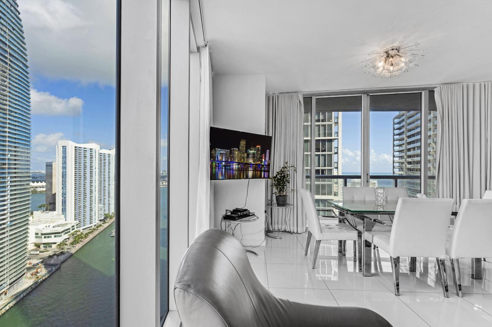 Luxurious Condo At Icon With Views Miami Buitenkant foto
