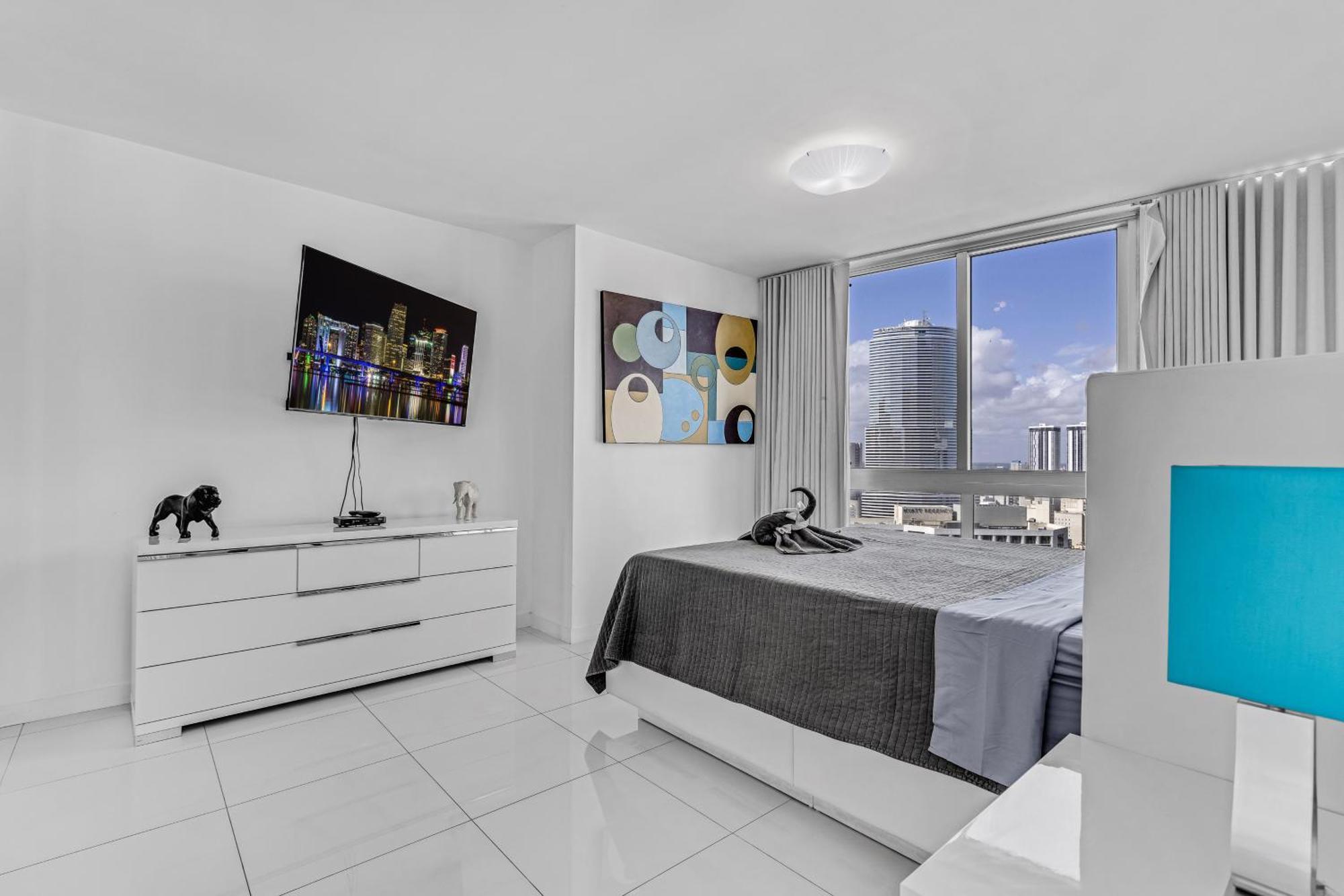 Luxurious Condo At Icon With Views Miami Buitenkant foto