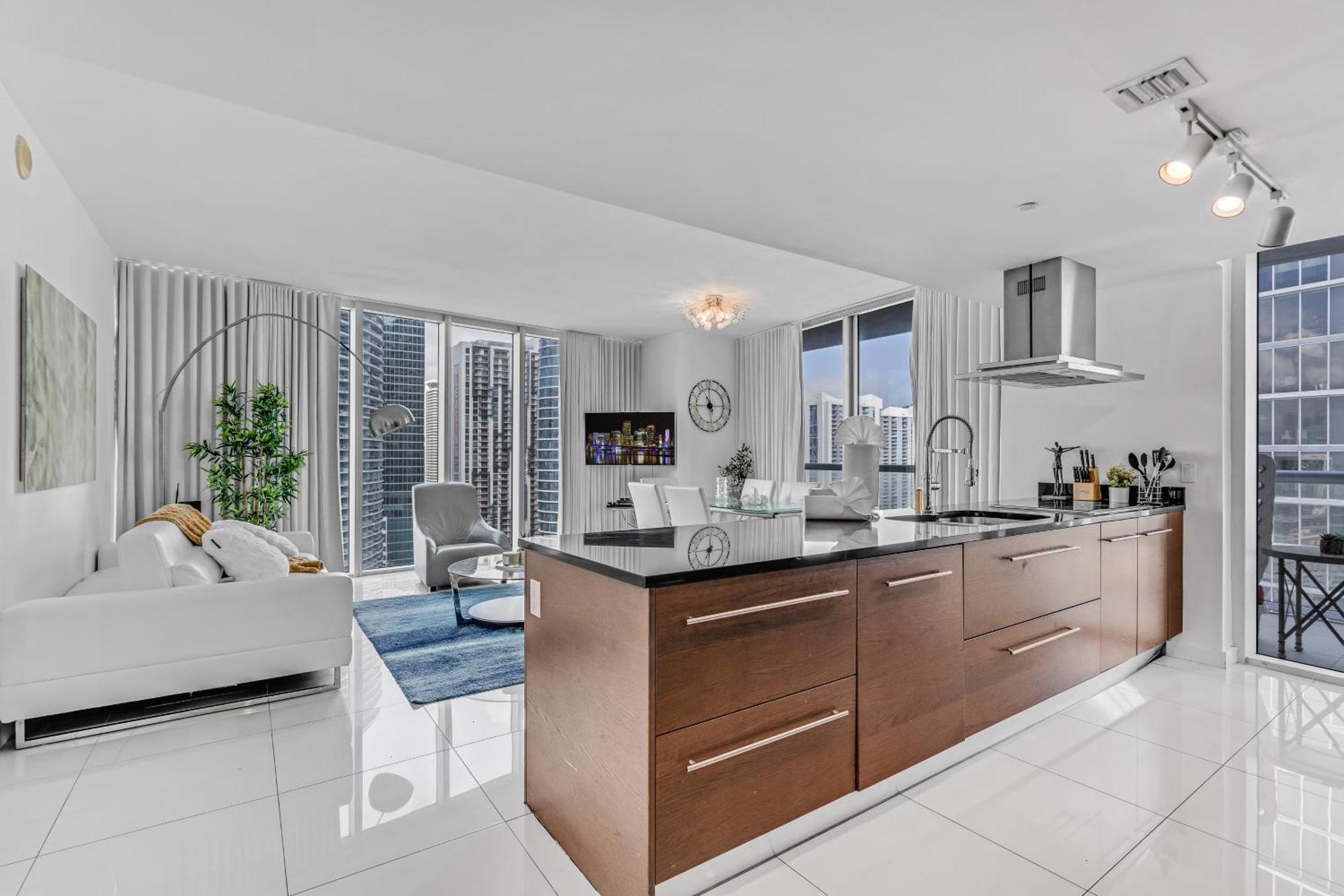 Luxurious Condo At Icon With Views Miami Buitenkant foto