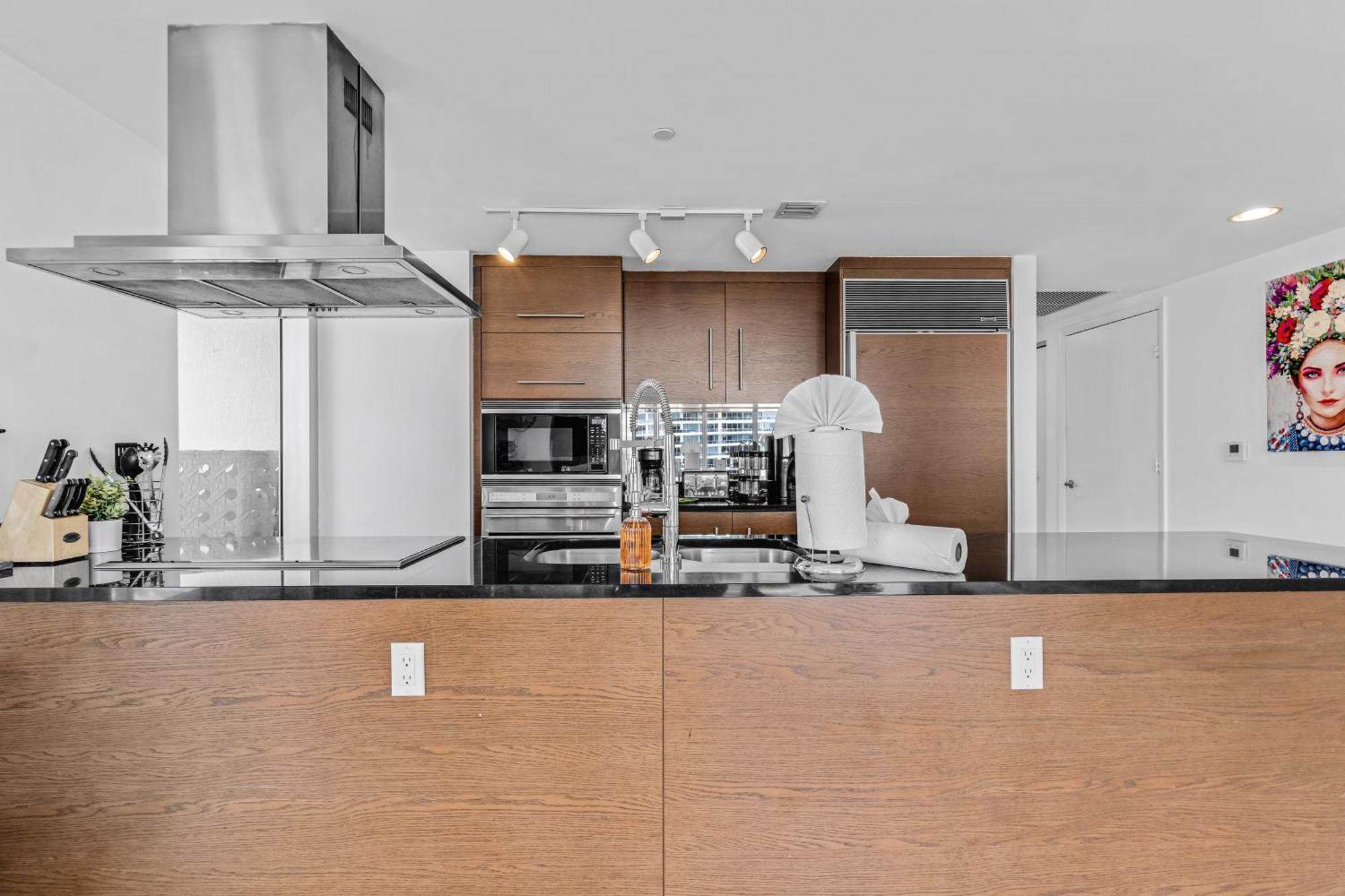 Luxurious Condo At Icon With Views Miami Buitenkant foto