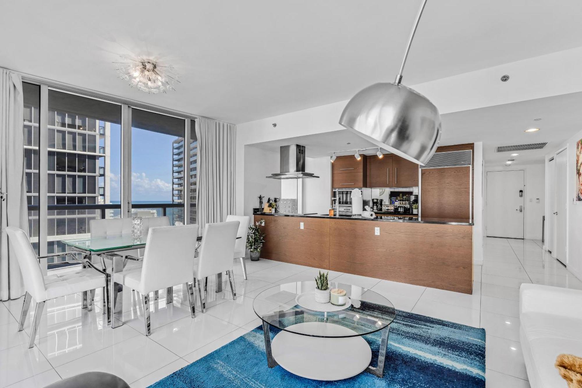 Luxurious Condo At Icon With Views Miami Buitenkant foto