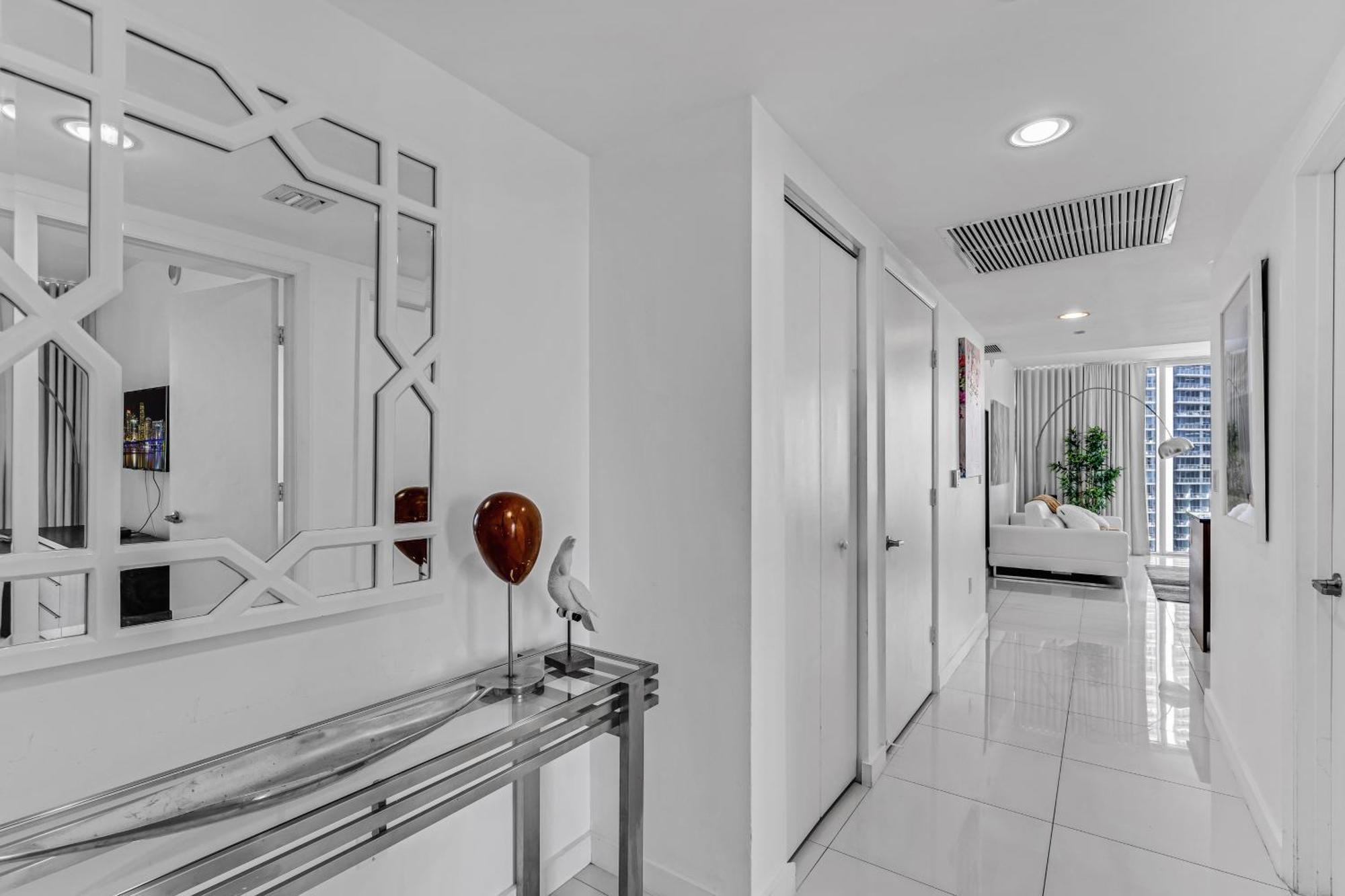 Luxurious Condo At Icon With Views Miami Buitenkant foto