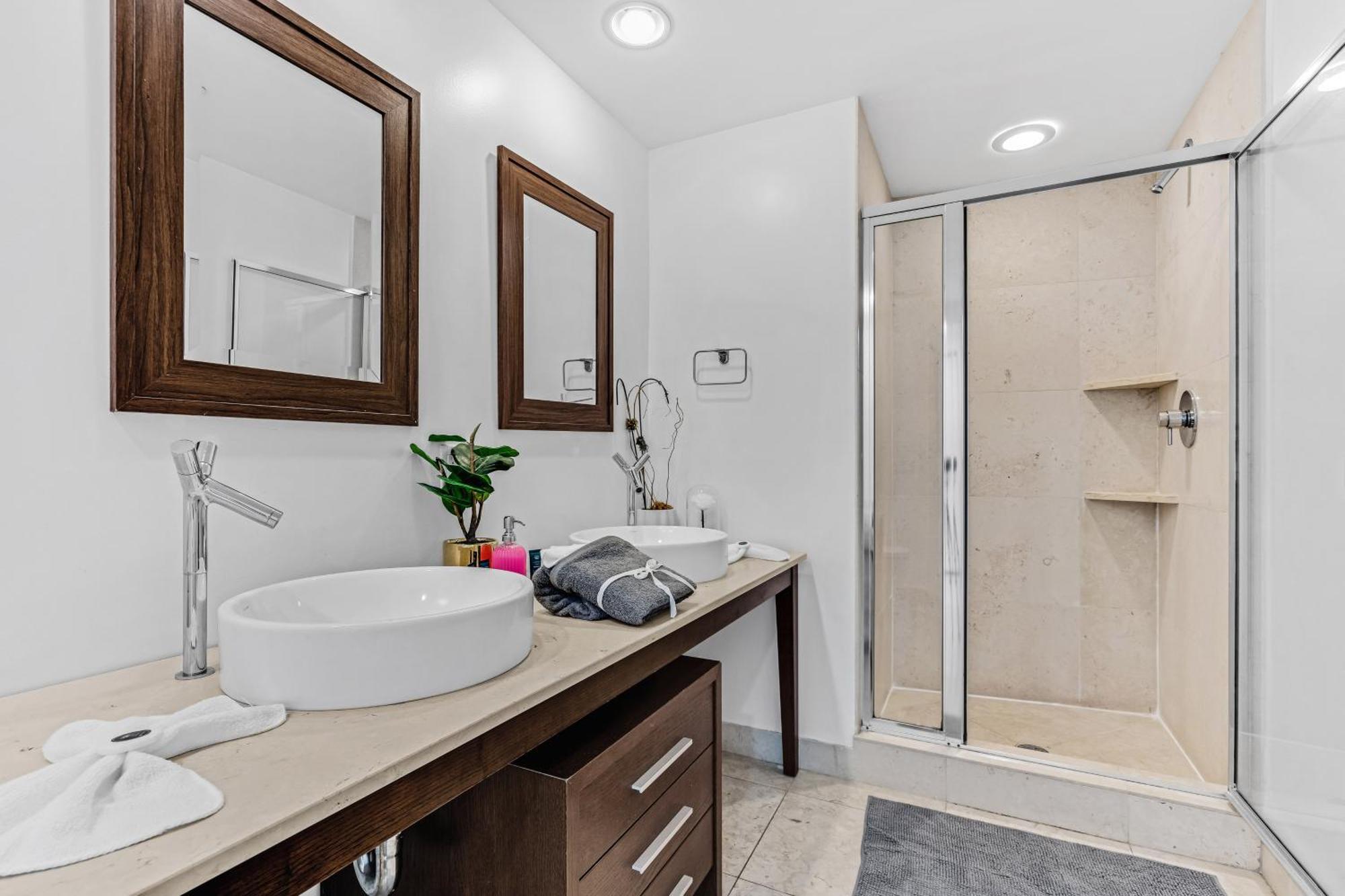 Luxurious Condo At Icon With Views Miami Buitenkant foto