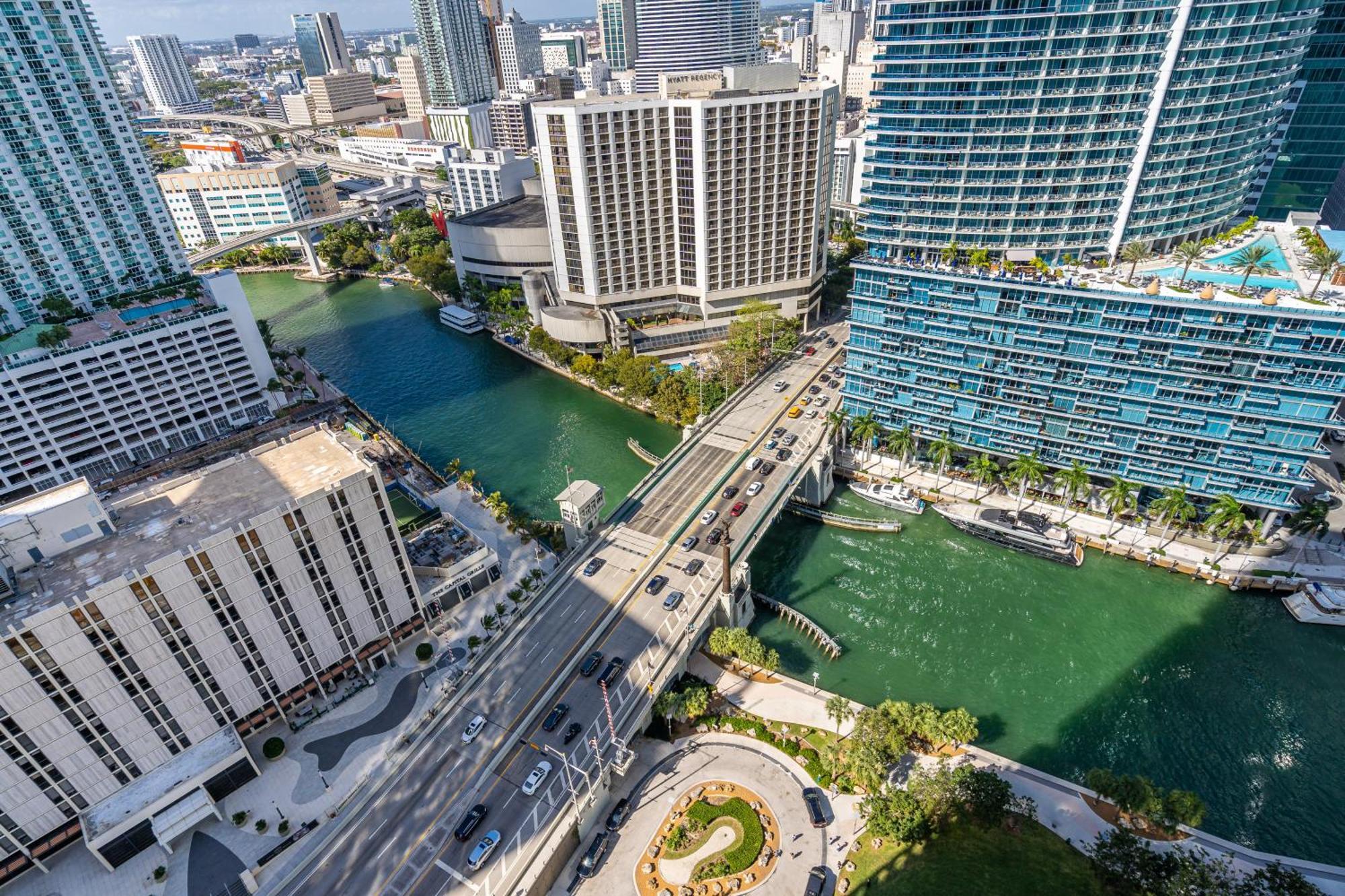 Luxurious Condo At Icon With Views Miami Buitenkant foto