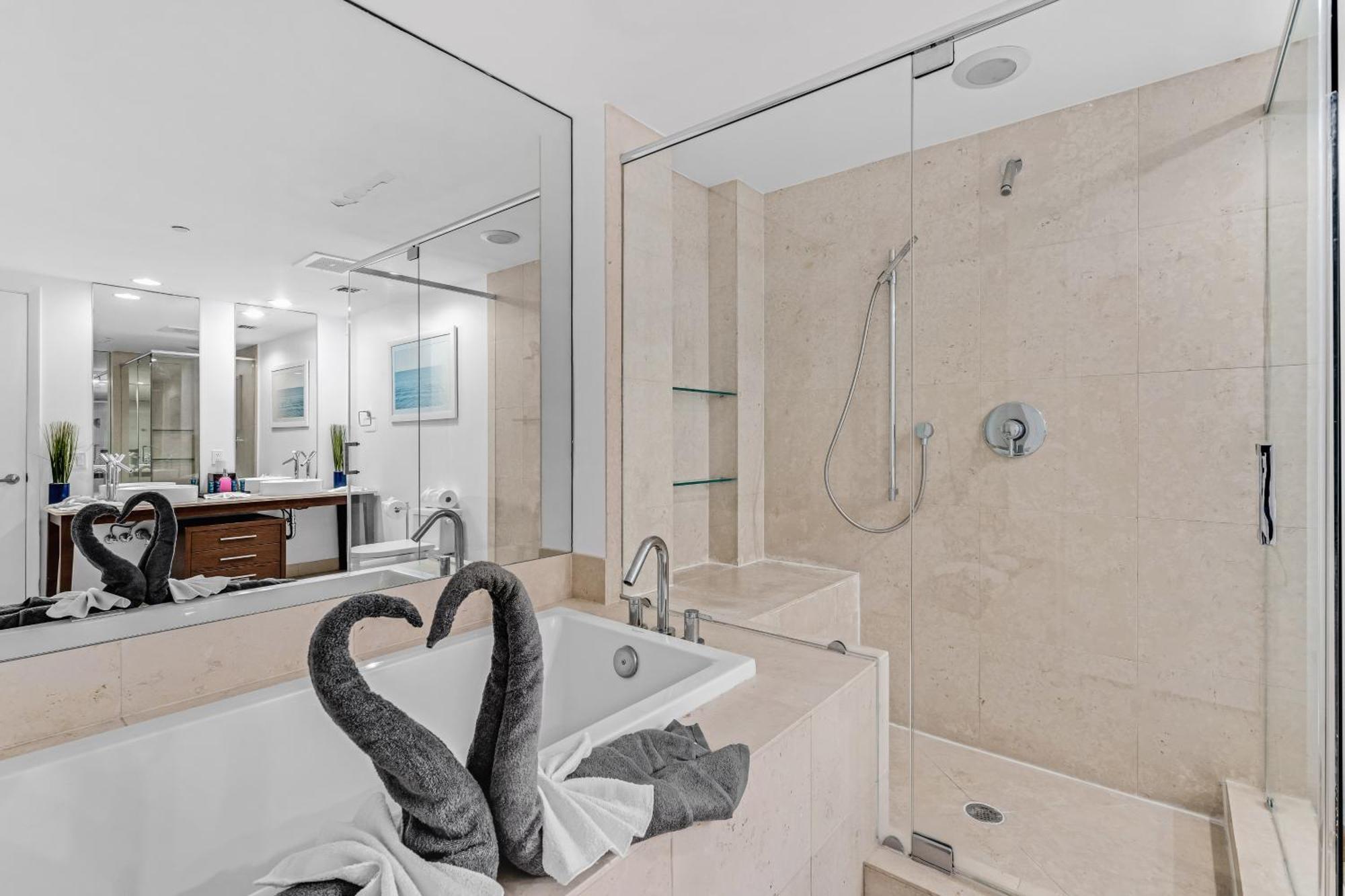 Luxurious Condo At Icon With Views Miami Buitenkant foto